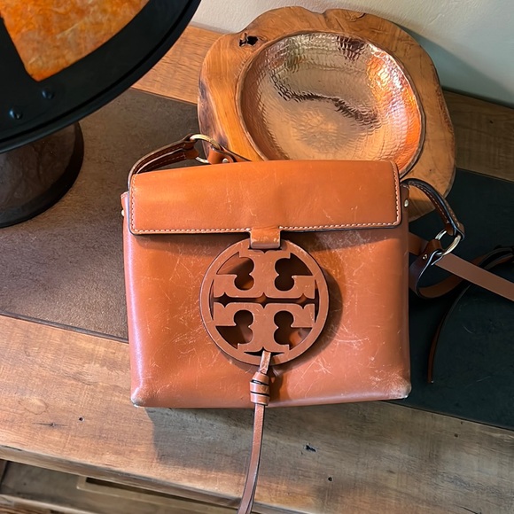 Tory Burch Handbags - Tori Burch crossbody with large logo